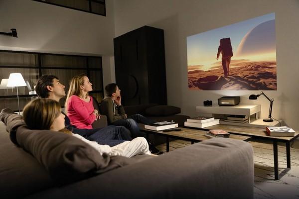 把你家任何一间房间变成影院就靠它了